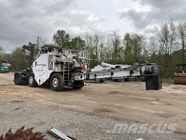 Roadtec 2500E Машини для перевезення матеріалів