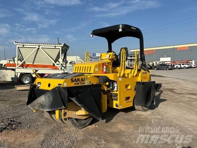 Sakai GW745 Пневматичні катки