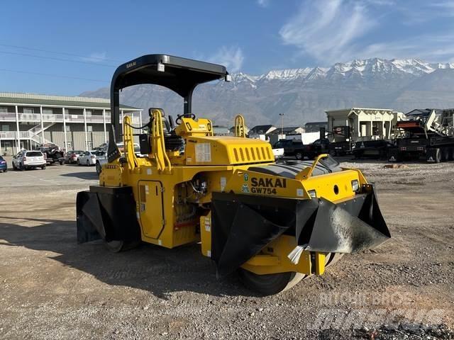 Sakai GW745 Пневматичні катки