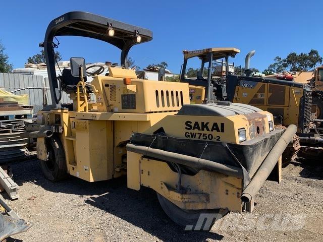 Sakai GW750-2 Пневматичні катки
