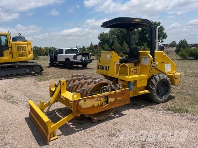 Sakai SV204T Грунтові котки