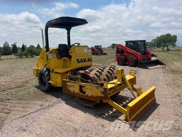 Sakai SV204T Грунтові котки