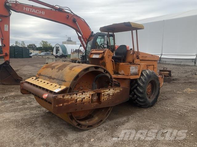 Sakai SV70TF Грунтові котки