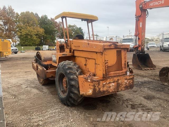 Sakai SV70TF Грунтові котки