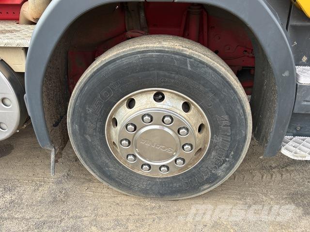 Scania P440 Вантажівки з гаковим підйомом