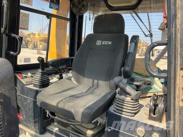 SEM 822D Гусеничні бульдозери