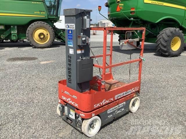 SkyJack SJ12 Вертикальні щоглові підйомники