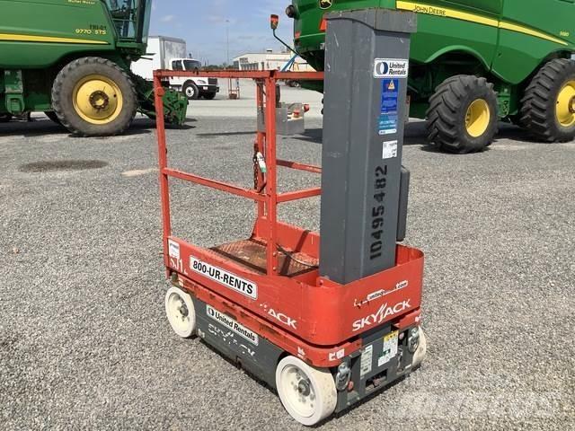 SkyJack SJ12 Вертикальні щоглові підйомники