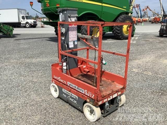 SkyJack SJ12 Вертикальні щоглові підйомники