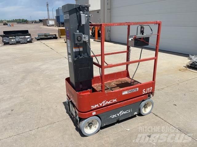 SkyJack SJ12 Вертикальні щоглові підйомники