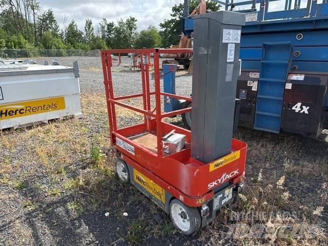SkyJack SJ12 Вертикальні щоглові підйомники