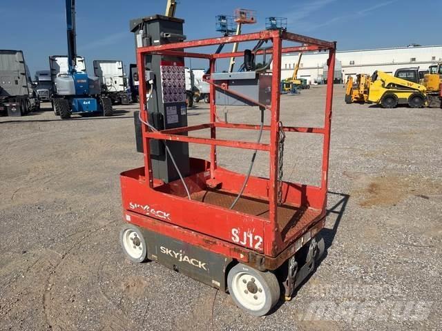 SkyJack SJ12 Вертикальні щоглові підйомники