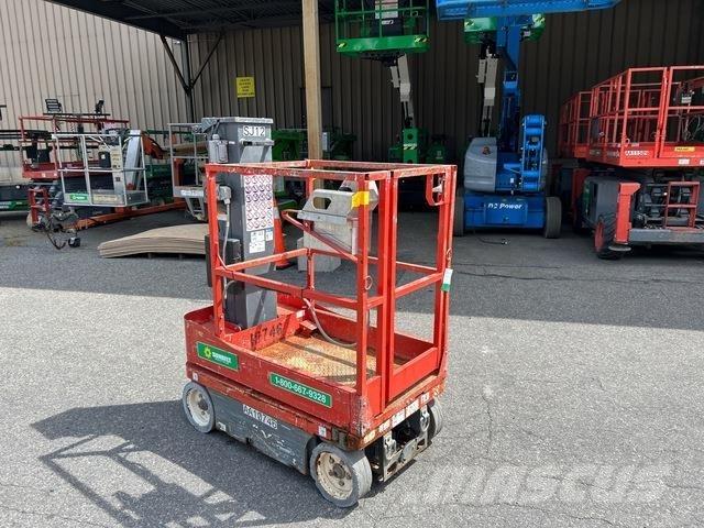 SkyJack SJ12 Вертикальні щоглові підйомники