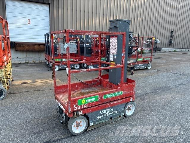 SkyJack SJ12 Вертикальні щоглові підйомники