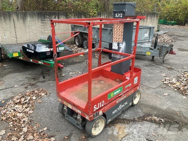 SkyJack SJ12 Вертикальні щоглові підйомники
