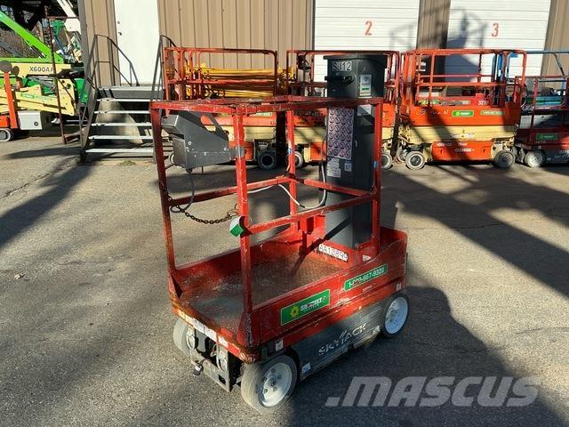 SkyJack SJ12 Вертикальні щоглові підйомники