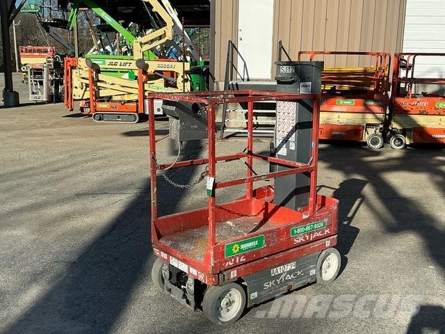 SkyJack SJ12 Вертикальні щоглові підйомники