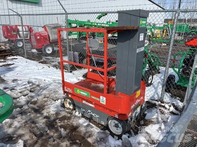 SkyJack SJ16 Вертикальні щоглові підйомники