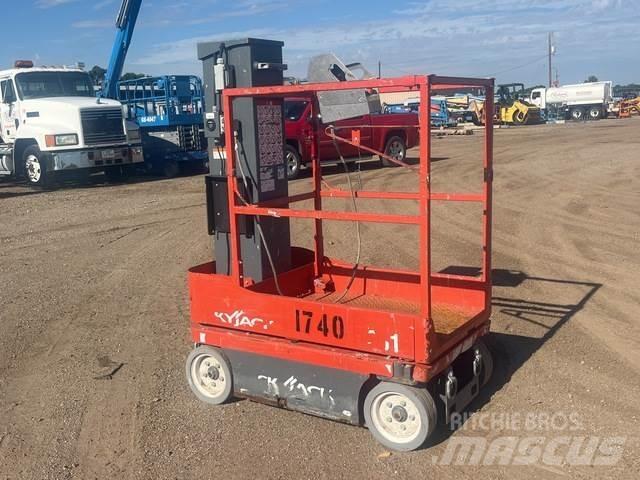 SkyJack SJ16 Вертикальні щоглові підйомники