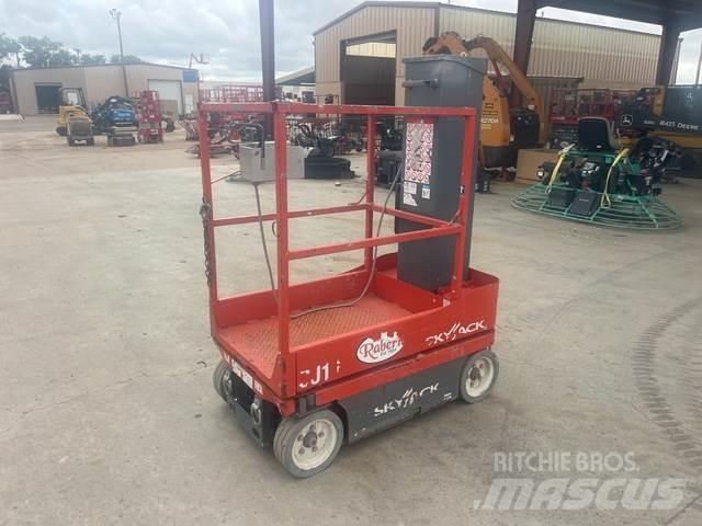 SkyJack SJ16 Вертикальні щоглові підйомники