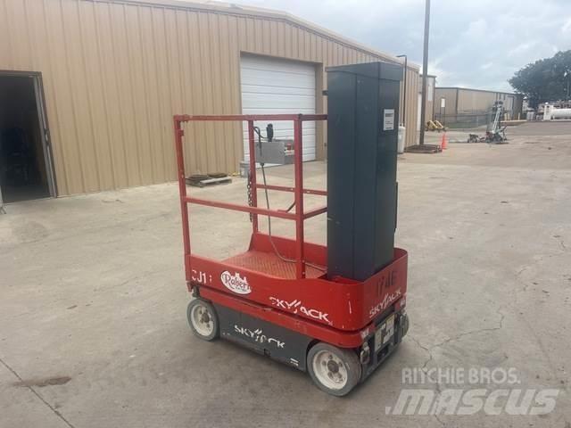 SkyJack SJ16 Вертикальні щоглові підйомники