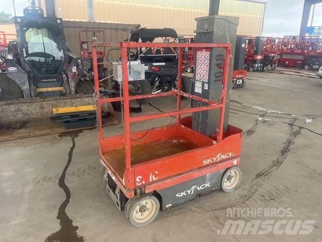 SkyJack SJ16 Вертикальні щоглові підйомники