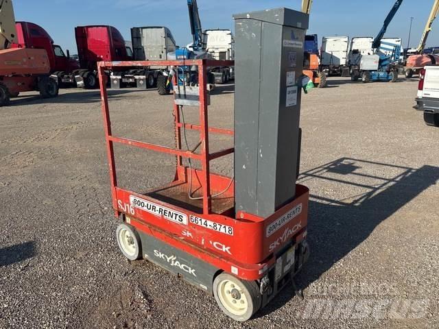 SkyJack SJ16 Вертикальні щоглові підйомники