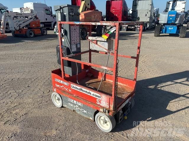 SkyJack SJ16 Вертикальні щоглові підйомники