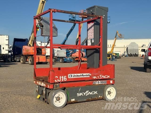 SkyJack SJ16 Вертикальні щоглові підйомники