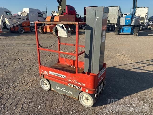 SkyJack SJ16 Вертикальні щоглові підйомники