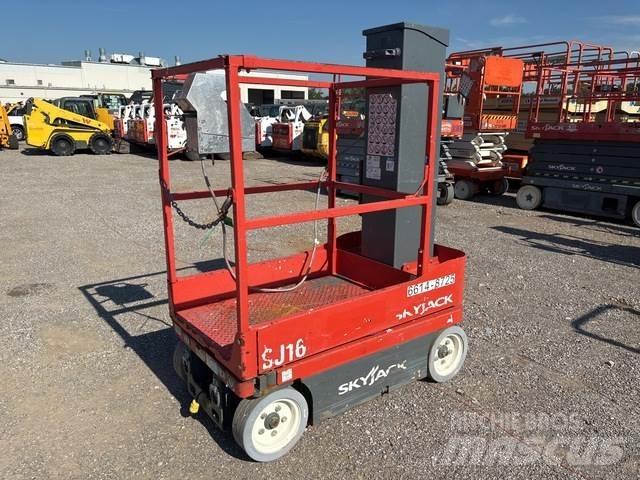 SkyJack SJ16 Вертикальні щоглові підйомники