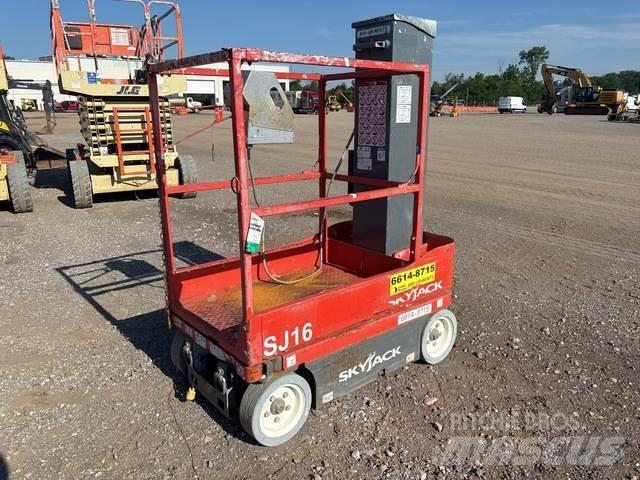 SkyJack SJ16 Вертикальні щоглові підйомники