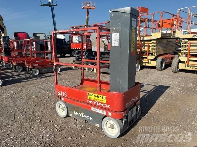 SkyJack SJ16 Вертикальні щоглові підйомники