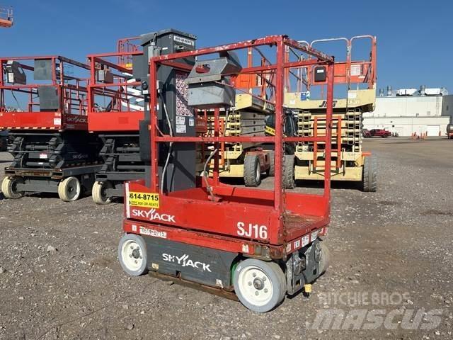 SkyJack SJ16 Вертикальні щоглові підйомники