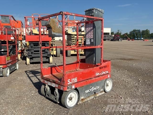 SkyJack SJ16 Вертикальні щоглові підйомники