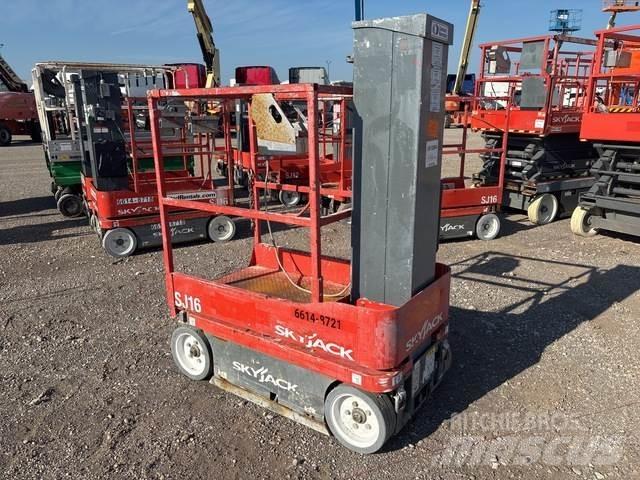 SkyJack SJ16 Вертикальні щоглові підйомники