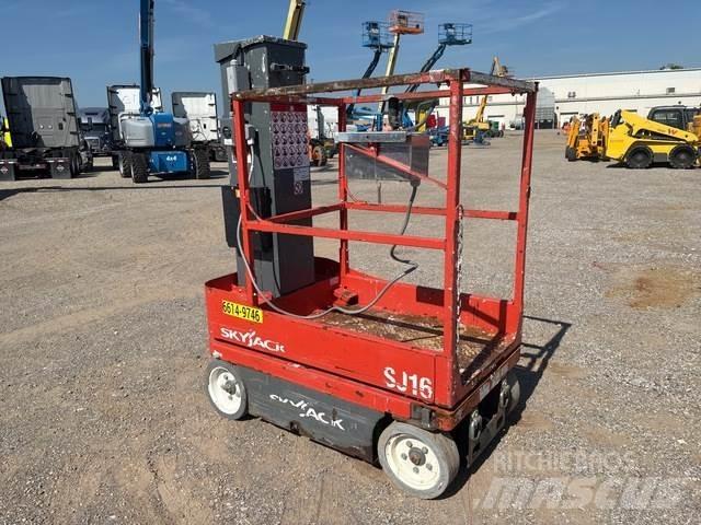 SkyJack SJ16 Вертикальні щоглові підйомники