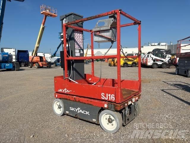 SkyJack SJ16 Вертикальні щоглові підйомники