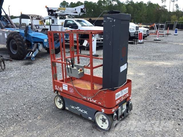 SkyJack SJ16 Вертикальні щоглові підйомники