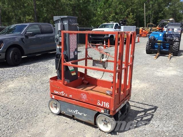 SkyJack SJ16 Вертикальні щоглові підйомники