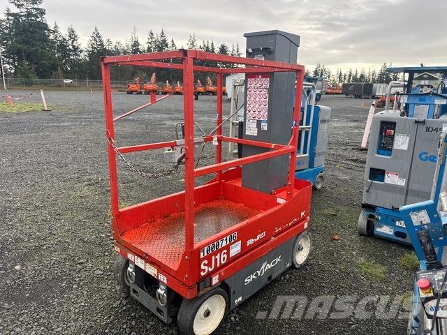 SkyJack SJ16 Вертикальні щоглові підйомники
