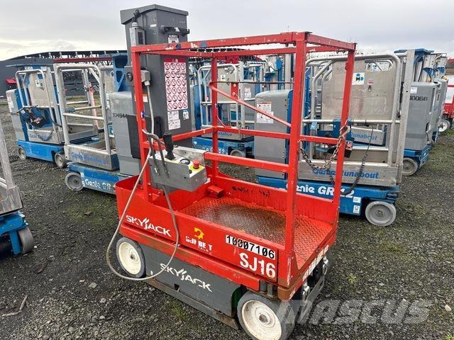 SkyJack SJ16 Вертикальні щоглові підйомники