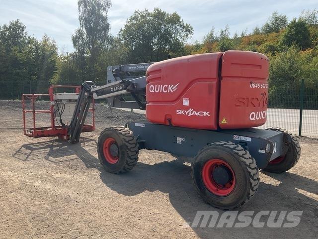 SkyJack SJ46AJ Колінчаті підйомники