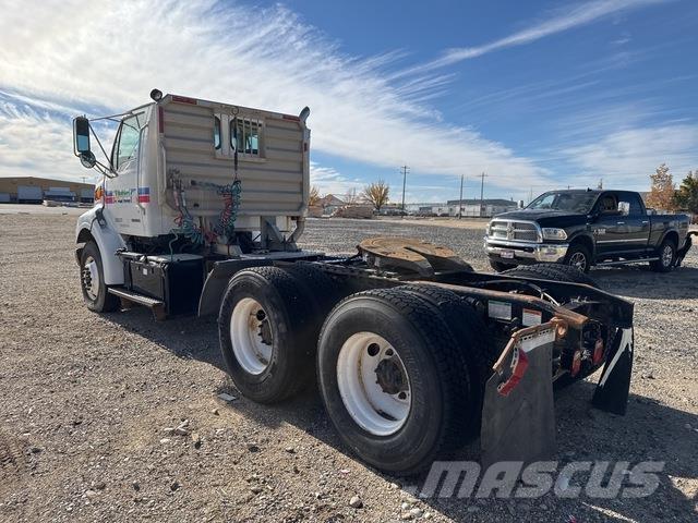 Sterling 9500 Тягачі