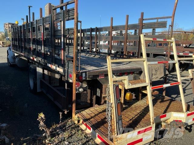 Sterling A6500 Вантажівки-платформи/бокове розвантаження