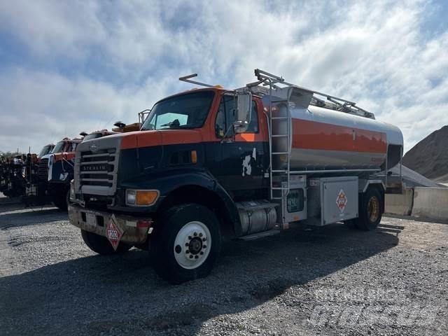 Sterling L7500 Вантажівки-цистерни