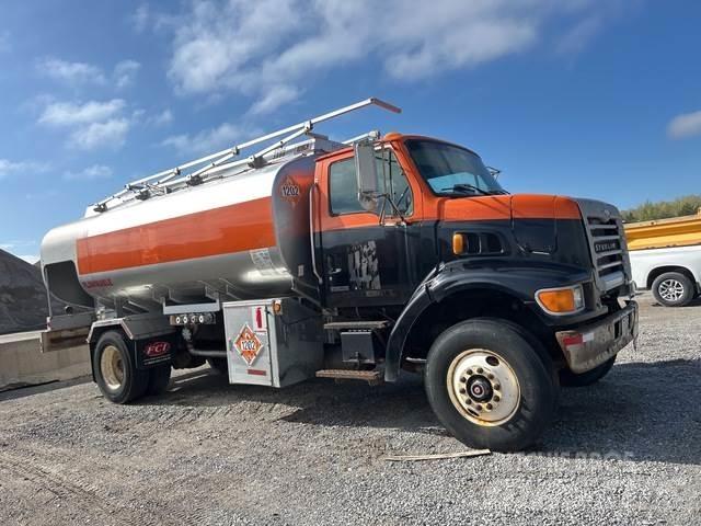 Sterling L7500 Вантажівки-цистерни