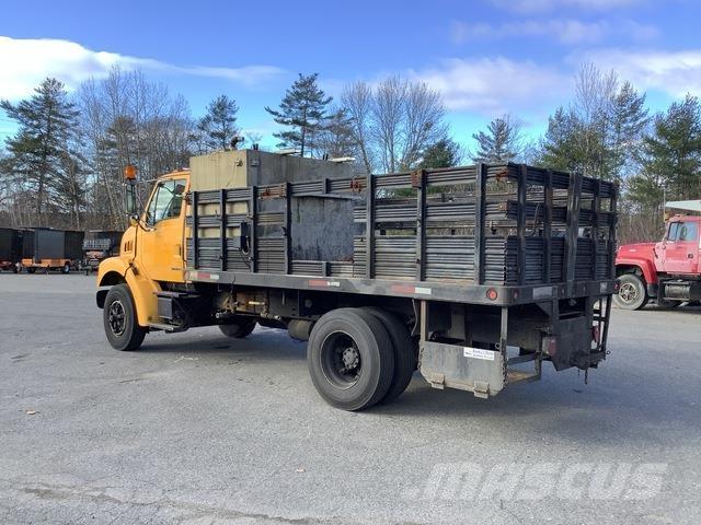 Sterling L7500 Вантажівки-платформи/бокове розвантаження