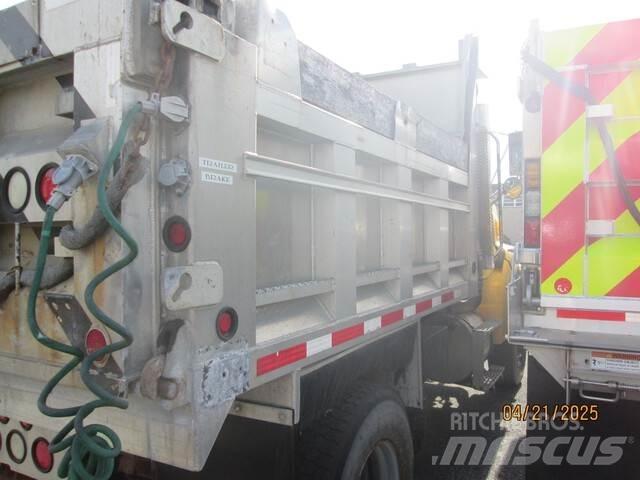 Sterling L8500 Самоскиди