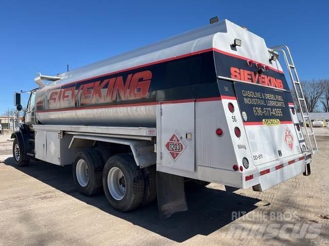Sterling L9500 Вантажівки-цистерни
